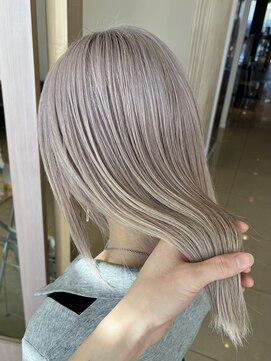 フェイス 大船(FACE) ミルクティーベージュ/ホワイトベージュ【大船駅】太良坊航