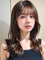 ムウ 難波(MOU)&nbsp;レイヤーカットワイドバングホワイトブロンド美髪20代30代40代