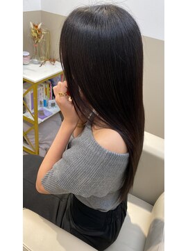 シュヴーブリヤン(cheveux brillants) 【矯正で再現性100%艶髪】オフショル×黒髪ロングストレートヘア