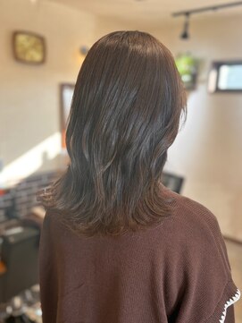 ヴィント(Vint.) カーキアッシュカラーのミディアム