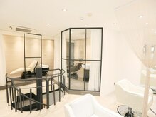 ローレルバイアイリス(Rourel by ailis)