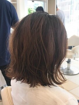 ミーティア バイ クアトロ(Meteor By QUATRO) 【QUATRO戸塚立場】ブラウン　外ハネミディアム