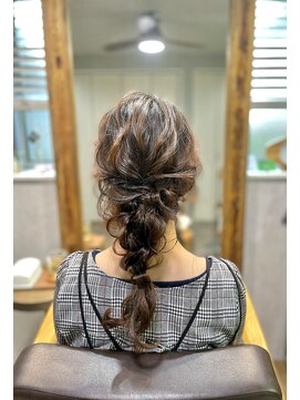 ベルトオブヴィーナス(Belt of venus) パーティーからカジュアルまで☆ルーズな編みおろしアレンジ