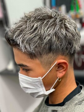 エイトヘアー(Ei8htHair) メンズカット×シルバーアッシュ