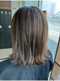 白髪ぼかしと切りっぱなしボブ
