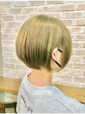 Gold×ショートボブ