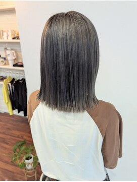 オンフリーク(on Fleek) シルバーグレーミディアム