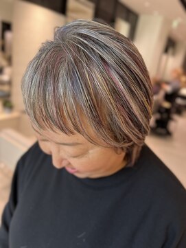 ステア ケース(stair case) 白髪と過去のハイライトを使ってピンク&パープルハイライト