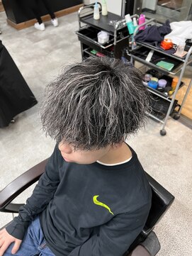 イーラ(era) メンズパーマホワイトメッシュ縦落ちツイスパマッシュ