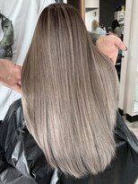 エイチ(H) xブリーチ/ホワイトグレージュ/レイヤーカット/チェリーブラウン