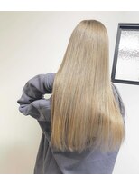 ガルボ ヘアー(garbo hair)&nbsp;ブリーチ 10代 20代 ホワイトベージュ ハイトーン 外国人風