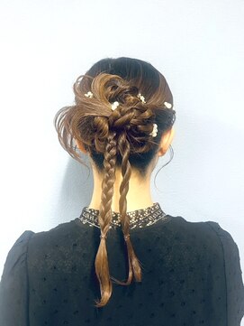 ヒュミ(hymy) 結婚式参列に♪/お呼ばれヘア/おとなっぽヘア/ゆるふあ/カチモリ