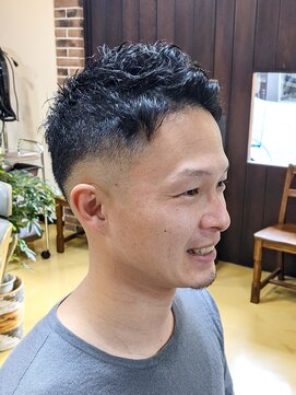 デュオ(DUO) スキンフェードカット.ソフトモヒカン.バーバースタイル