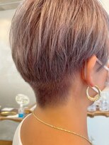 ロミー 本厚木(ROMMY.)&nbsp;シルバーバイオレットの刈り上げショート/白髪ぼかし/ロミー