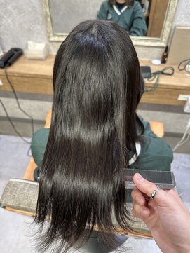 コンフィー(comfy) 透明感たっぷり♪グレージュカラー