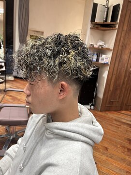 ビュートリアム 梅田(BEAUTRIUM) ハイライトパーマ