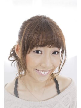 ルコア(LECOEN) ネープにシニヨンを作るカジュアルアップ