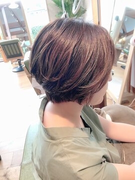 ケシキ ヘアメイク(kesiki HAIR MAKE) 前下がりショート×柔らかベージュ