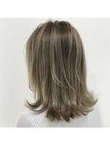 エストアール フクオカ 福岡博多店(est-r. Fukuoka)&nbsp;切りっぱなしボブ×外国人風ハイライト