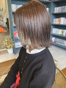 ヨム(YOMU) 外ハネミディアム