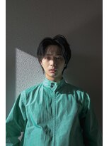 トゥ(TOE)&nbsp;ワンカールパーマとセンターパートのショートミディアム