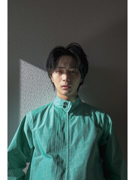 トゥ(TOE) ワンカールパーマとセンターパートのショートミディアム