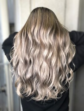 ノミネーション(Nomination) グラデーション×ブロンド