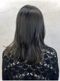 グレーアッシュブラックロングレイヤー