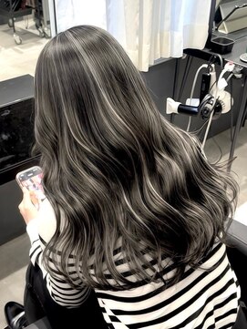 シエラ 心斎橋(CIERA.) バレイヤージュウルフカット ボブレイヤーオリーブグレージュ