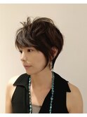 絶妙くびれシルエットの大人美人