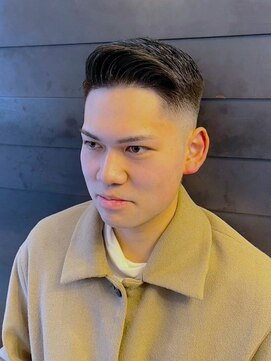 ディスイズバーバーフォース(THIS IS BARBER 4th) フェードカット アップバング 爽やか メンズショート 黒髪