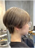 調布レディースショートカットダブルカラーブリーチグレージュ