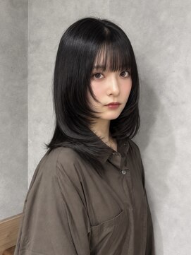 モク(mok) ◯レイヤーカットで黒髪でも重たく見えない！