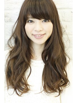 ループス(Roops) 厚めバングで大人かわいい無造作パーマ[Roops表参道・南青山]