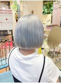 ホワイトシルバー×切りっぱなしボブ