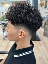 ウェイビーエフティフィフス 横浜西口(WAVEY ft.fifth) スペインカールラルフカールフェードカットメンズ外国人風パーマ