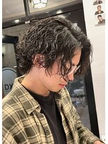 オーシャントーキョー サニー 原宿(OCEAN TOKYO Sunny)&nbsp;センターパート刈り上げセンター波巻きパーマコンマバング