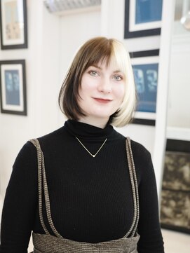 アルティファータ(artifata) ミディアムボブ セクションカラー ブリーチ デザインカラー