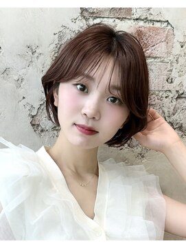 アフロート ルヴア(AFLOAT RUVUA) 【岩田莉奈】一人一人のオーダーメイドカットで骨格矯正　 新宿