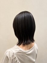 ウミト(Umito)&nbsp;ナチュラルブラウンベージュ×外ハネ切りっぱなしミディ