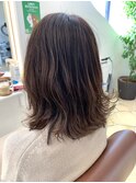 バイオレットアッシュで染めた肩ライン