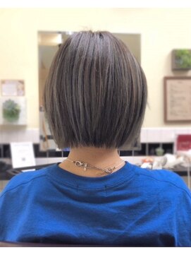 ラッキーヘア 加古川(Lucky Hair) アッシュネイビーカラー/ぱつんとボブ【シン】