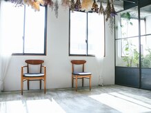 「Oto空間へのこだわり」自然光が差し込む【洗練された心地いい空間】でゆったりとお過ごし下さい。