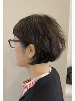 キミドリ(KIMIDORI)&nbsp;メガネ女子のくせ毛風パーマボブ40代【恵比寿KIMIDORI】