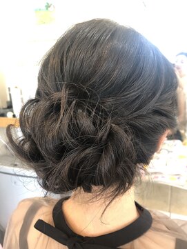 ニタスサン(2+3) 【ヘアセット】ゆるふわシニヨン