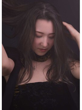 アンアタッシュ(UNE ATTACHE) 洗練された魅力 × アッシュの透明感 ☆惹きつける魅力UP