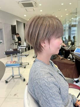 アース 栄店(HAIR&MAKE EARTH) earthショートレイヤーボブミルクティー丸みショートボブ
