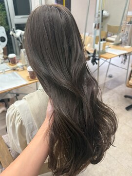 フルールバイアヴァンスクロス(Flulu by avance. cross) 赤みのないオリーブグレージュカラー