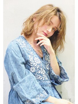 ディーナ(D'na) 『D'na』クセ毛風ウェーブ