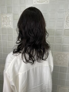 ヘンリエッタ 自由ヶ丘(Henrietta) ミディアムレイヤーウェーブ